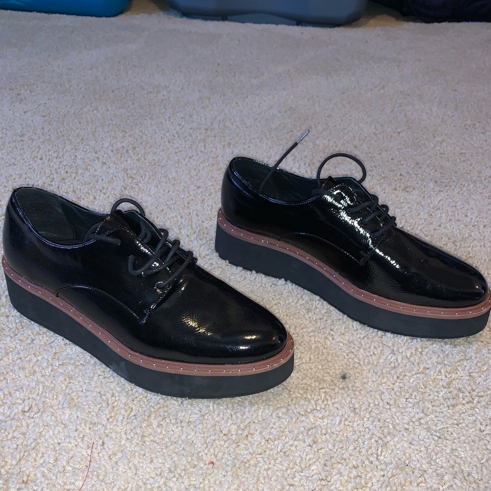 Black dress shoes